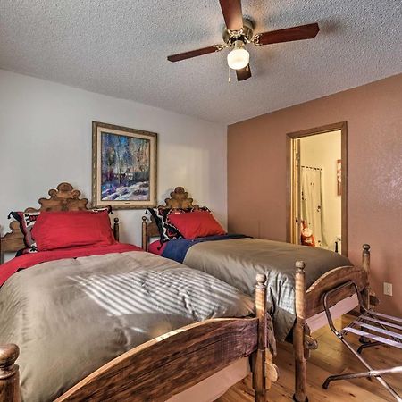 Downtown Red River Retreat With Mtn Views And Yard 外观 照片