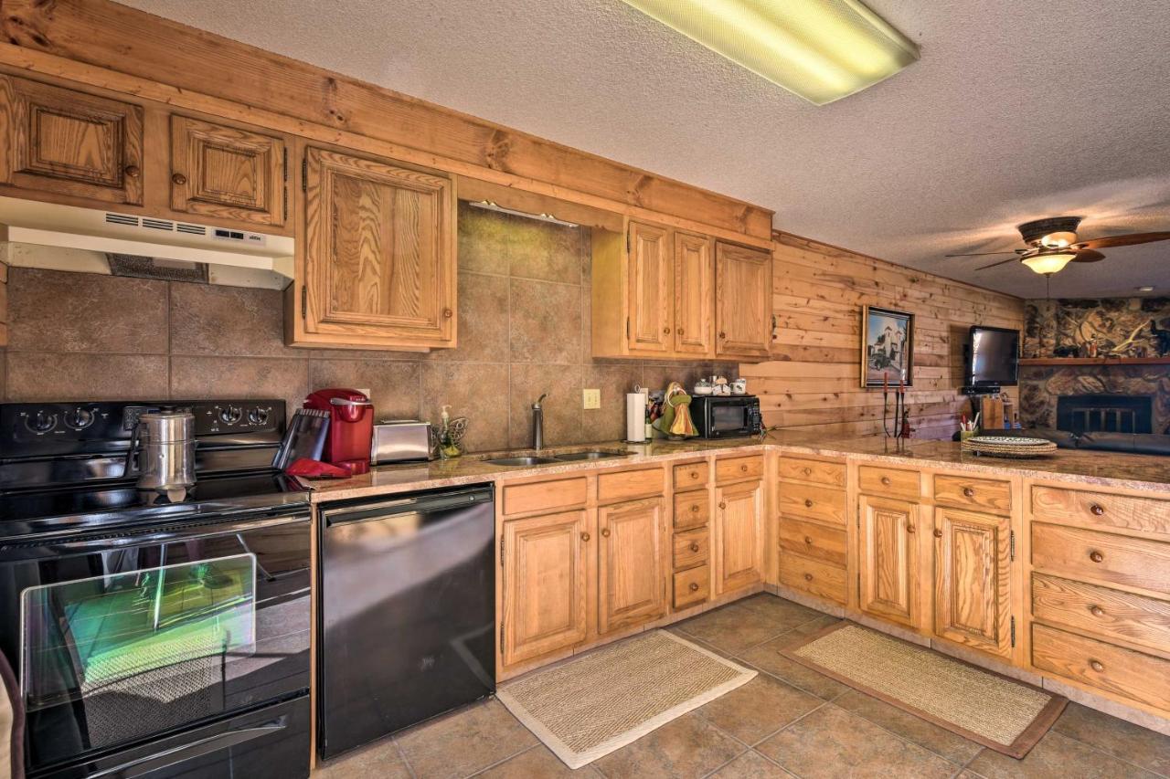 Downtown Red River Retreat With Mtn Views And Yard 外观 照片