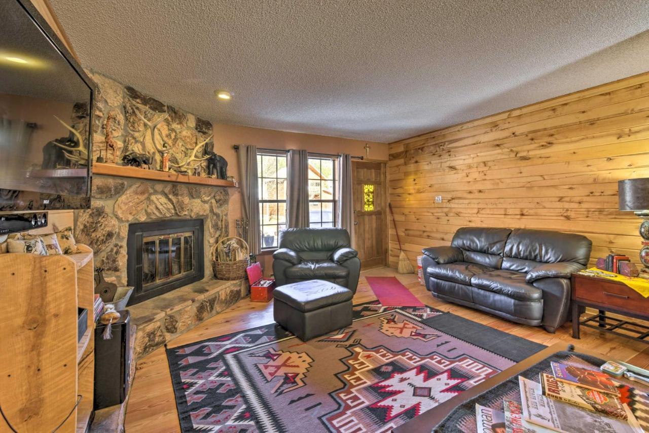 Downtown Red River Retreat With Mtn Views And Yard 外观 照片