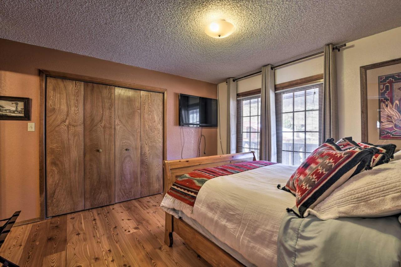 Downtown Red River Retreat With Mtn Views And Yard 外观 照片