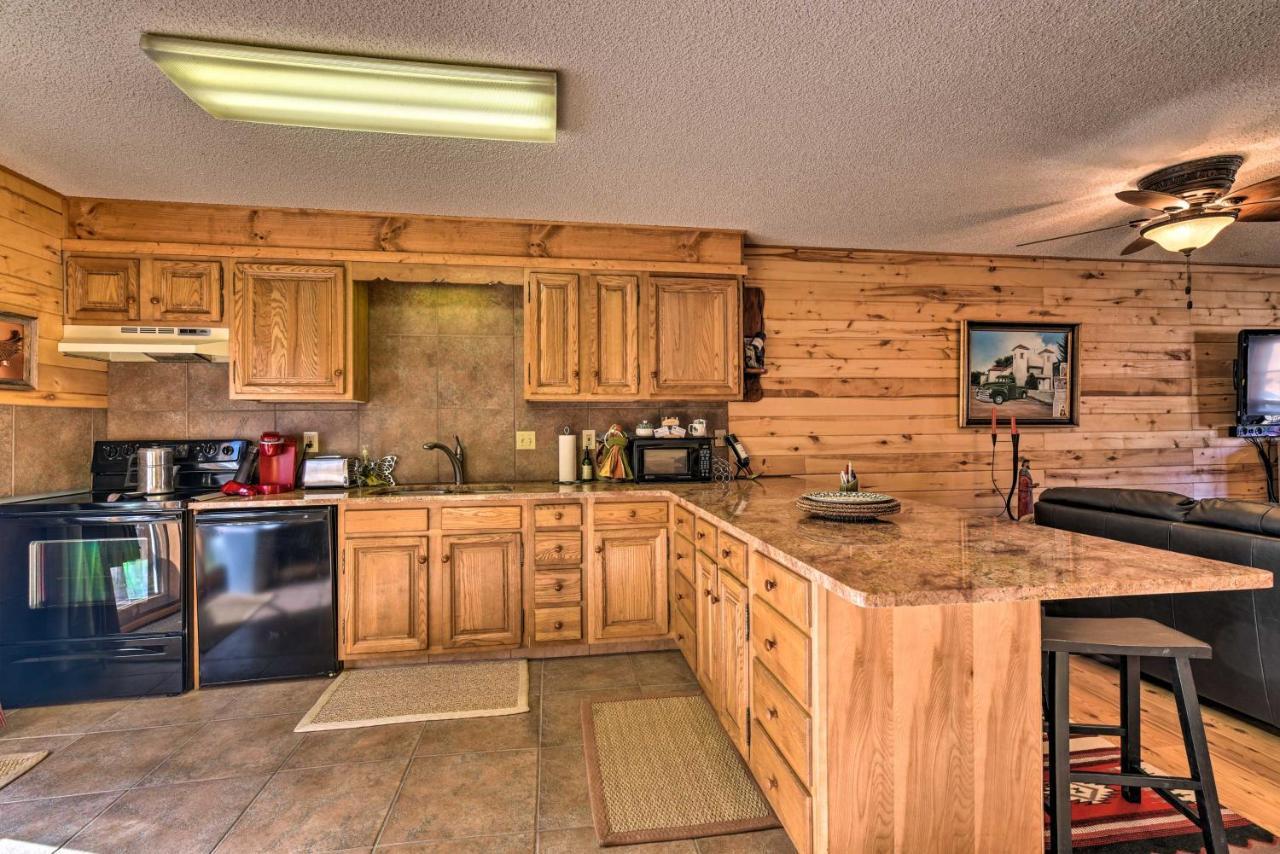 Downtown Red River Retreat With Mtn Views And Yard 外观 照片